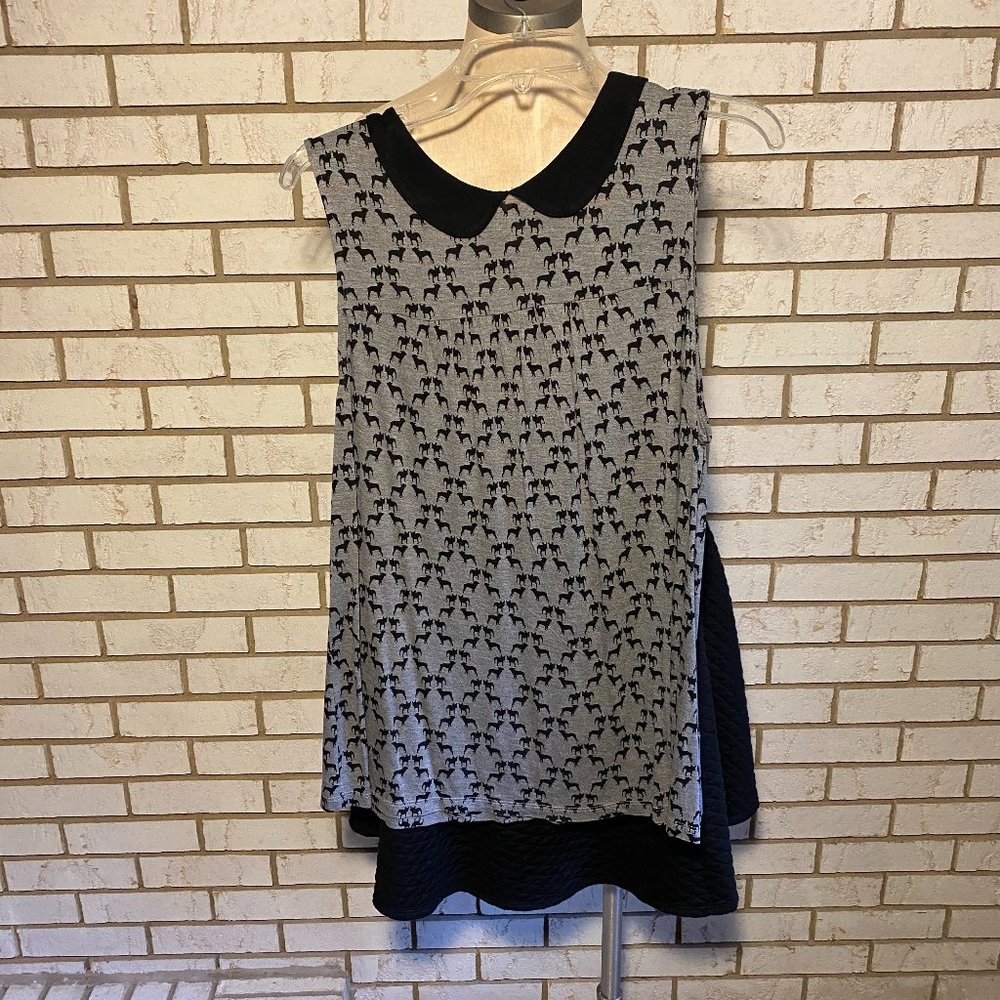 ana / Black and Gray dog pattern top.  Black collar, sleeveless Sz XL